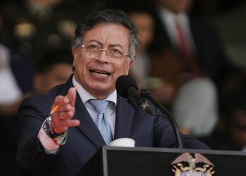 Petro pide investigar cadáveres en costas colombianas tras ataque de EEUU