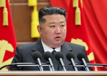 Kim advierte que submarinos nucleares de Corea del Sur amenazan la paz