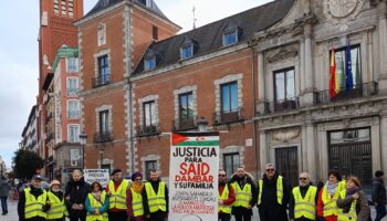 Se concentraron ayer frente al Ministerio de Asuntos Exteriores: «Said Dambar. 15 años sin recibir reparación»