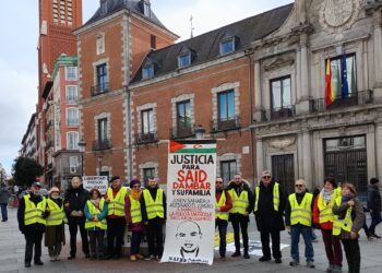 Se concentraron ayer frente al Ministerio de Asuntos Exteriores: «Said Dambar. 15 años sin recibir reparación»