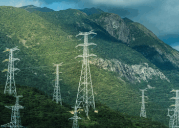 Ecoloxistes n’Aición d’Asturies presenta alegaciones contra la planificación eléctrica 2025–2030 por su impacto ambiental y territorial en Asturias