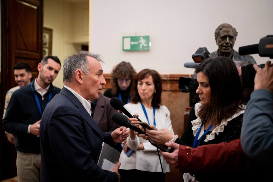 IU “exige” al PSOE que tenga una “actitud mucho más proactiva” y “medidas contundentes” contra los casos de corrupción y de acoso en su seno y entorno, y “deje de reaccionar a posteriori”