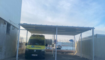 Las reclamaciones sindicales logran la instalación de una marquesina para las ambulancias del Servicio de Urgencias de Cádiz capital