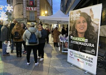 Se publica un manifiesto de apoyo a Unidas por Extremadura con personalidades como Fernando Colomo o Charo López