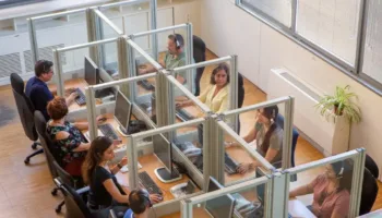 Denuncian el colapso de llamadas anunciado por la navidad en el Servicio Andaluz de Teleasistencia, y la falta de personal