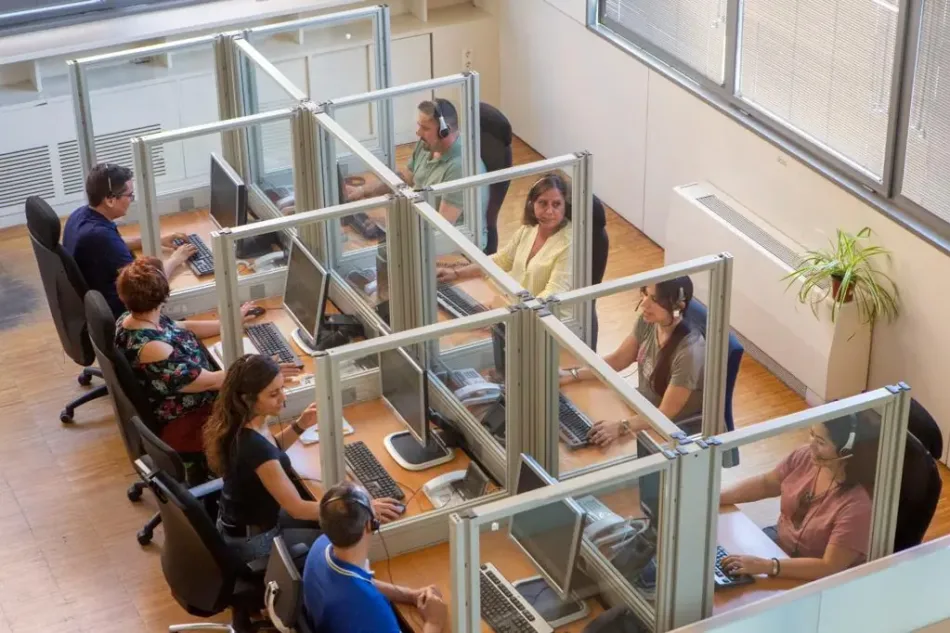 Denuncian el colapso de llamadas anunciado por la navidad en el Servicio Andaluz de Teleasistencia, y la falta de personal