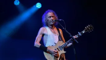 Nos deja Robe Iniesta, fundador de Extremoduro, artista honesto e irrepetible del rock español