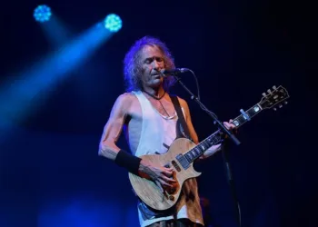 Nos deja Robe Iniesta, fundador de Extremoduro, artista honesto e irrepetible del rock español