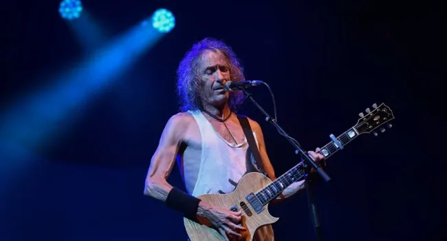 Nos deja Robe Iniesta, fundador de Extremoduro, artista honesto e irrepetible del rock español