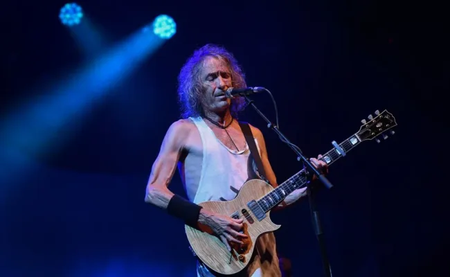 Nos deja Robe Iniesta, fundador de Extremoduro, artista honesto e irrepetible del rock español