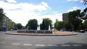 Podemos Alcalá solicita la retirada del nombre de Adolfo Suárez de la glorieta de El Chorrillo