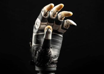 Un nuevo control compartido entre humano y máquina mejora la destreza de las manos biónicas
