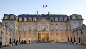 Francia confirma apoyo a Benín para frustrar intento de golpe