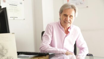 Entrevista con el escritor Avelino Martínez Granados: “Vivimos más producto de la somnolencia que de la verdadera consciencia”