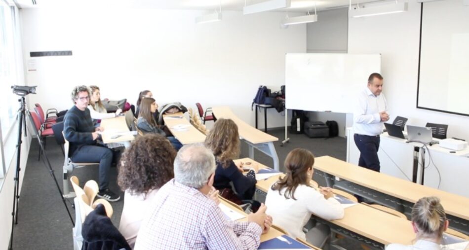 El «abismo» entre la Universidad y la empresa real: cómo un joven ex-universitario construyó una de las asesorías más sólidas del país empezando desde su habitación