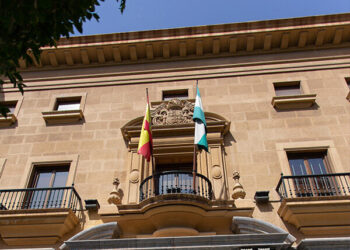 Podemos-IU-Los Verdes reclama la retirada del símbolos franquistas de la sede de la Agencia Tributaria de Almería