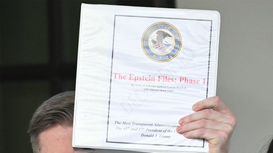 Justicia de EEUU publica documentos de Epstein, muchos censurados