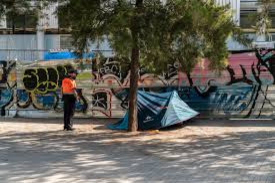 BComú i Junts forcen un Ple Extraordinari per abordar el fracàs de la gestió de Collboni amb el sensellarisme