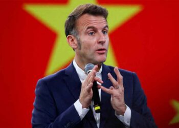 Macron amenaza a China con imponerle aranceles a sus productos