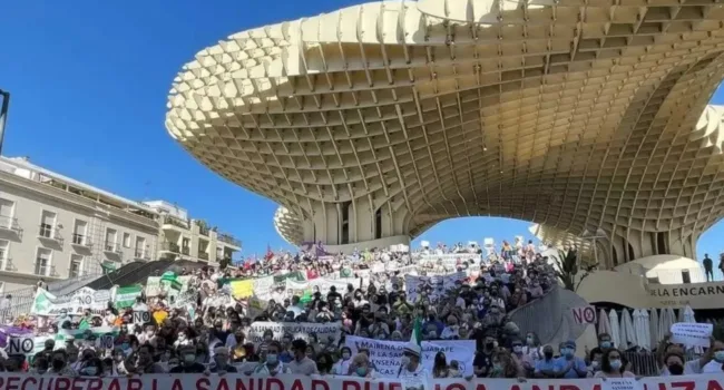 FACUA Andalucía denuncia que la Junta frena la tramitación urgente de la ILP por la sanidad pública mientras acelera otras quince leyes