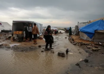 Gaza exige viviendas urgentes tras inundaciones mientras Israel bloquea ayuda humanitaria