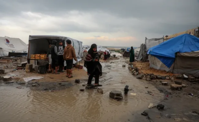 Gaza exige viviendas urgentes tras inundaciones mientras Israel bloquea ayuda humanitaria