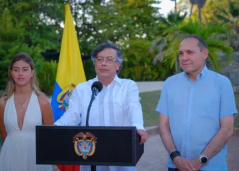 Presidente Petro decreta incremento histórico del salario mínimo para 2026