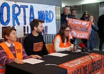 Los inquilinos deciden continuar y ampliar la huelga de alquileres contra la Fundación La Caixa