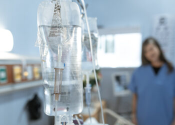 Deben más de 100.000 horas a las enfermeras y los refuerzos no llegan a los hospitales