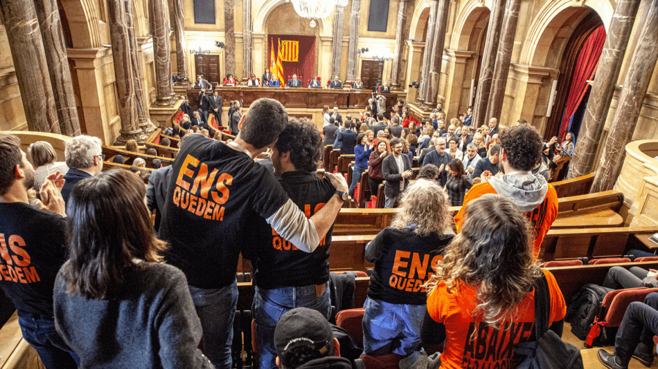 Primer paso para acabar con la estafa de los alquileres temporales y los colivings: el Parlament aprobó la Ley impulsada por el Sindicat