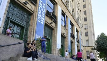Universidad de Buenos Aires alerta sobre recorte en el presupuesto para hospitales universitarios en 2026
