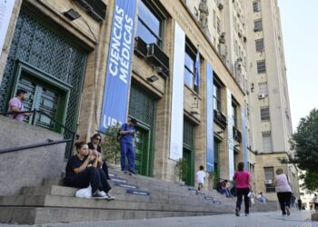 Universidad de Buenos Aires alerta sobre recorte en el presupuesto para hospitales universitarios en 2026