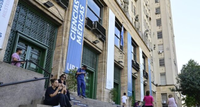Universidad de Buenos Aires alerta sobre recorte en el presupuesto para hospitales universitarios en 2026