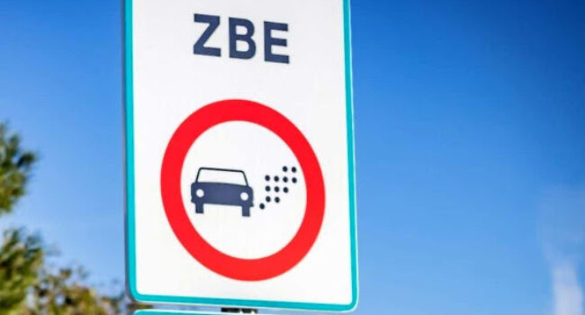 Esquerra i Comuns evidencien la mala gestió del Govern en la implantació de les Zones de Baixes Emissions