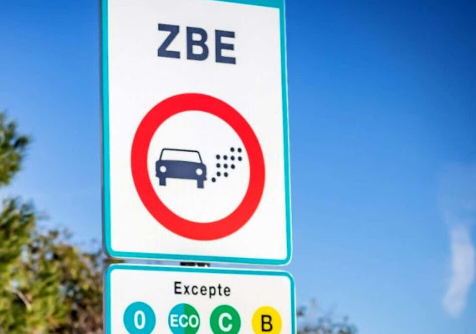 Esquerra i Comuns evidencien la mala gestió del Govern en la implantació de les Zones de Baixes Emissions