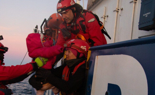El Aita Mari rescata a 26 personas en su última misión de 2025 
