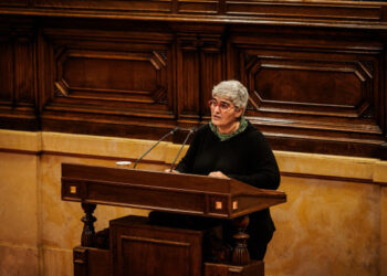 El Parlament aprova la iniciativa dels Comuns per garantir alternatives residencials per als habitants de l’Institut B9 de Badalona