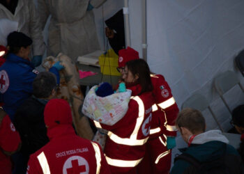 Desembarcan en Italia las 26 personas rescatadas por el Aita Mari tras 2 días de navegación