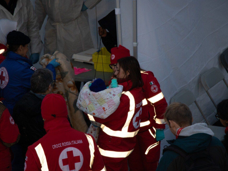 Desembarcan en Italia las 26 personas rescatadas por el Aita Mari tras 2 días de navegación