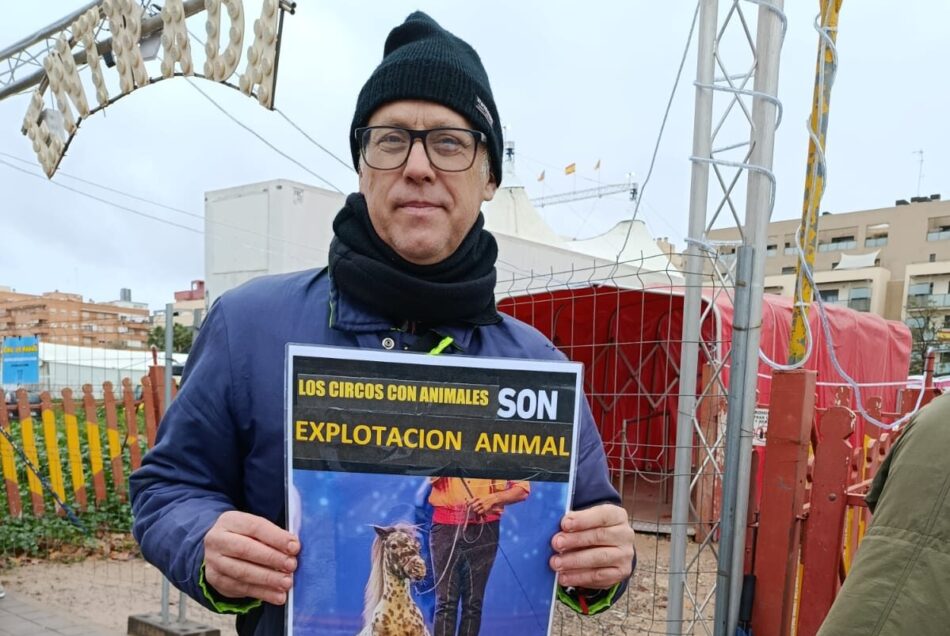 Continúan las protestas por el uso de animales frente al Circ de Nadal