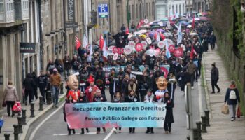 Reavívase o conflito laboral docente cos “martes en loita” e peches rotatorios en centros educativos por todo o país