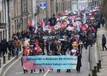 Reavívase o conflito laboral docente cos “martes en loita” e peches rotatorios en centros educativos por todo o país