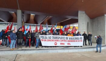 Persoal do transporte en autobús mobilízase en Compostela por un convenio digno