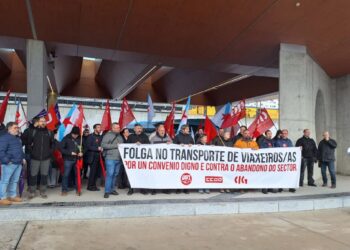 Persoal do transporte en autobús mobilízase en Compostela por un convenio digno