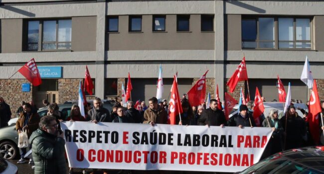 As centrais sindicais toman a iniciativa e solicitan mediación ante a desaparición total da patronal do transporte e a pasividade da Xunta