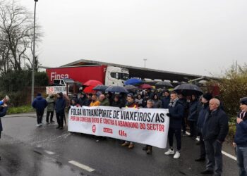 A patronal evidencia que non quere solucionar o conflito do transporte ao condicionar a mediación á suspensión da folga