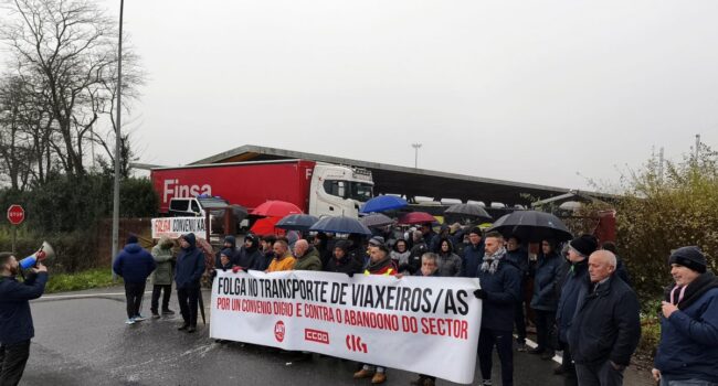 A patronal evidencia que non quere solucionar o conflito do transporte ao condicionar a mediación á suspensión da folga