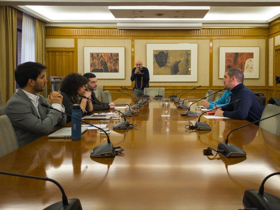 Las asociaciones vecinales rechazan las bonificaciones a los rentistas y reclaman la regulación restrictiva del alquiler de temporada