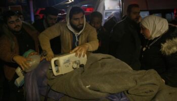 Choques en norte de Siria dejan 12 muertos y miles de desplazados
