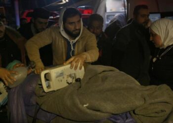 Choques en norte de Siria dejan 12 muertos y miles de desplazados
